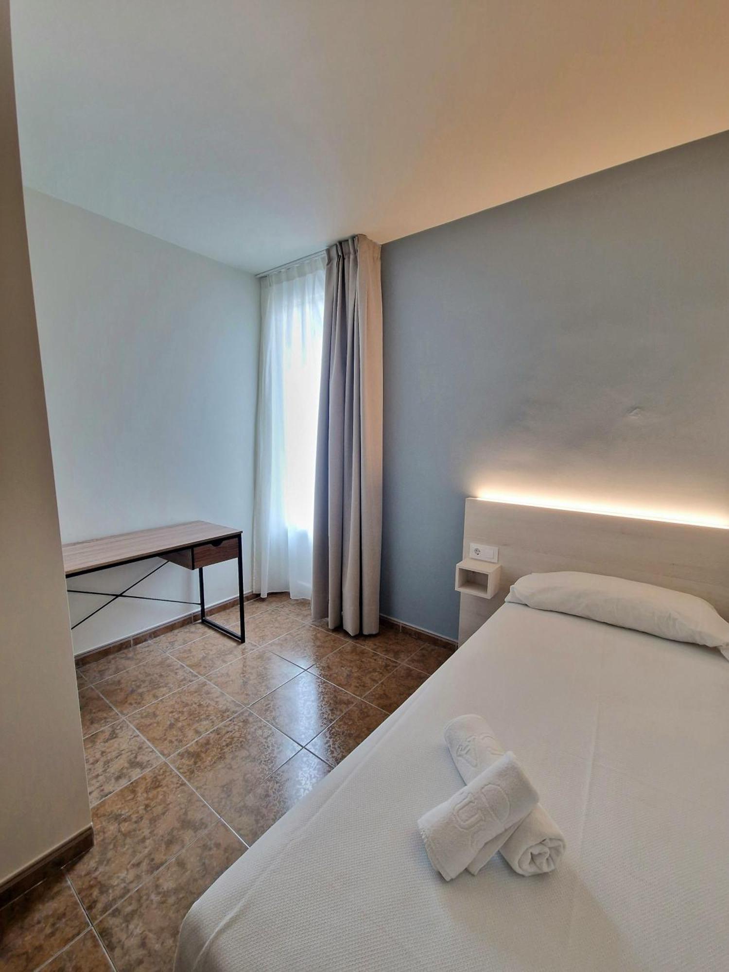 Hostal Rugaca Huesca Ngoại thất bức ảnh