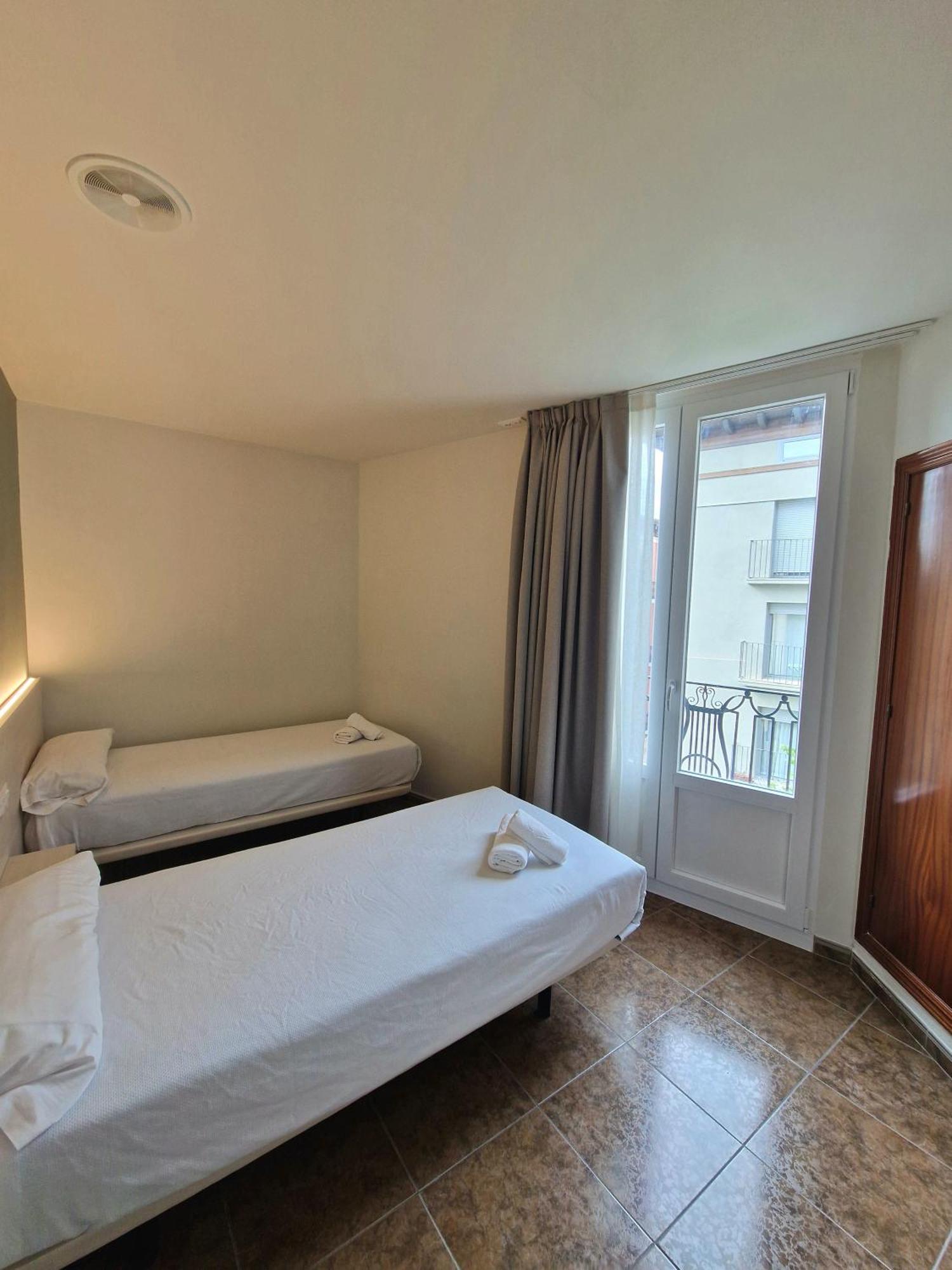 Hostal Rugaca Huesca Ngoại thất bức ảnh