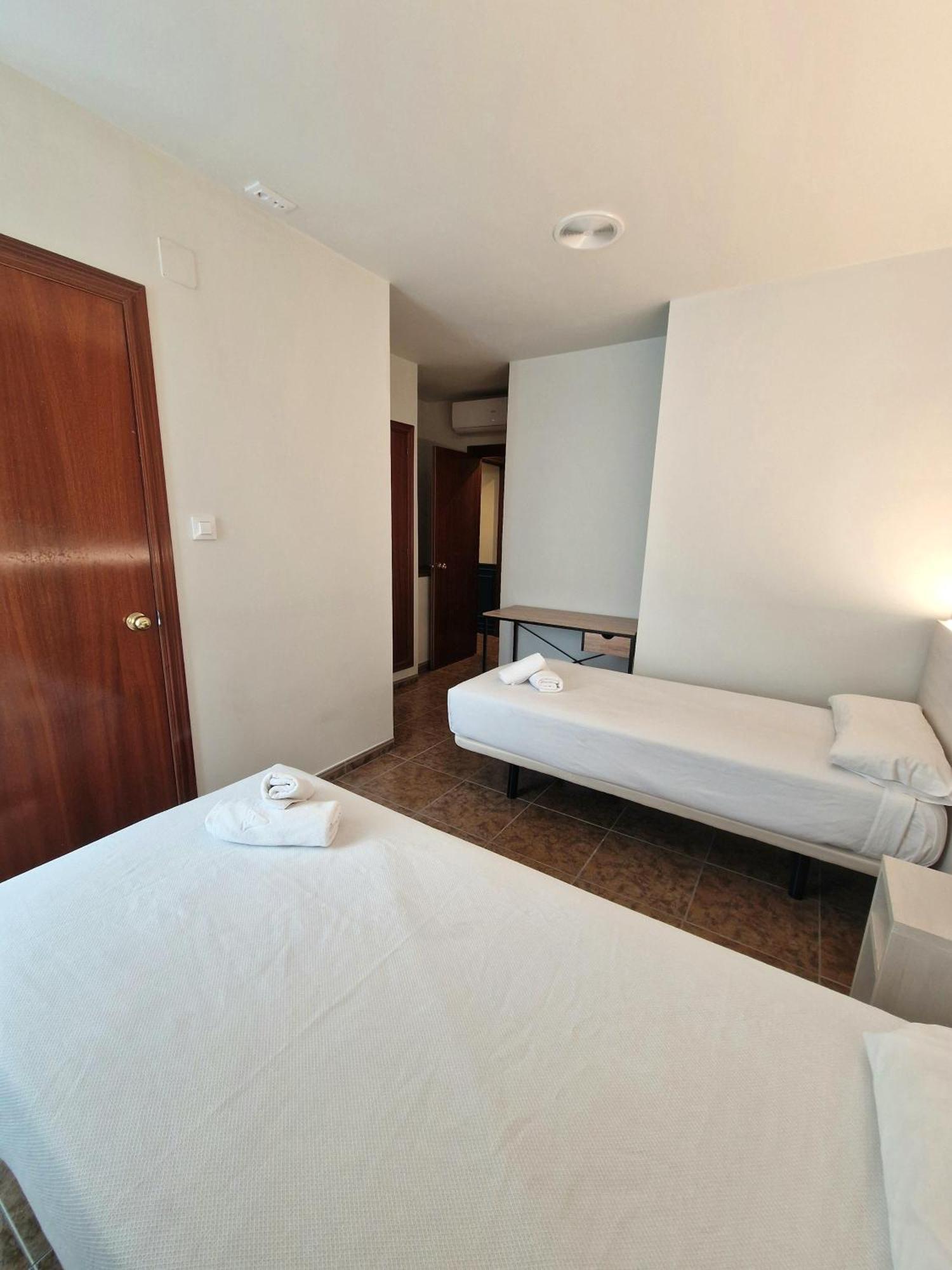 Hostal Rugaca Huesca Ngoại thất bức ảnh