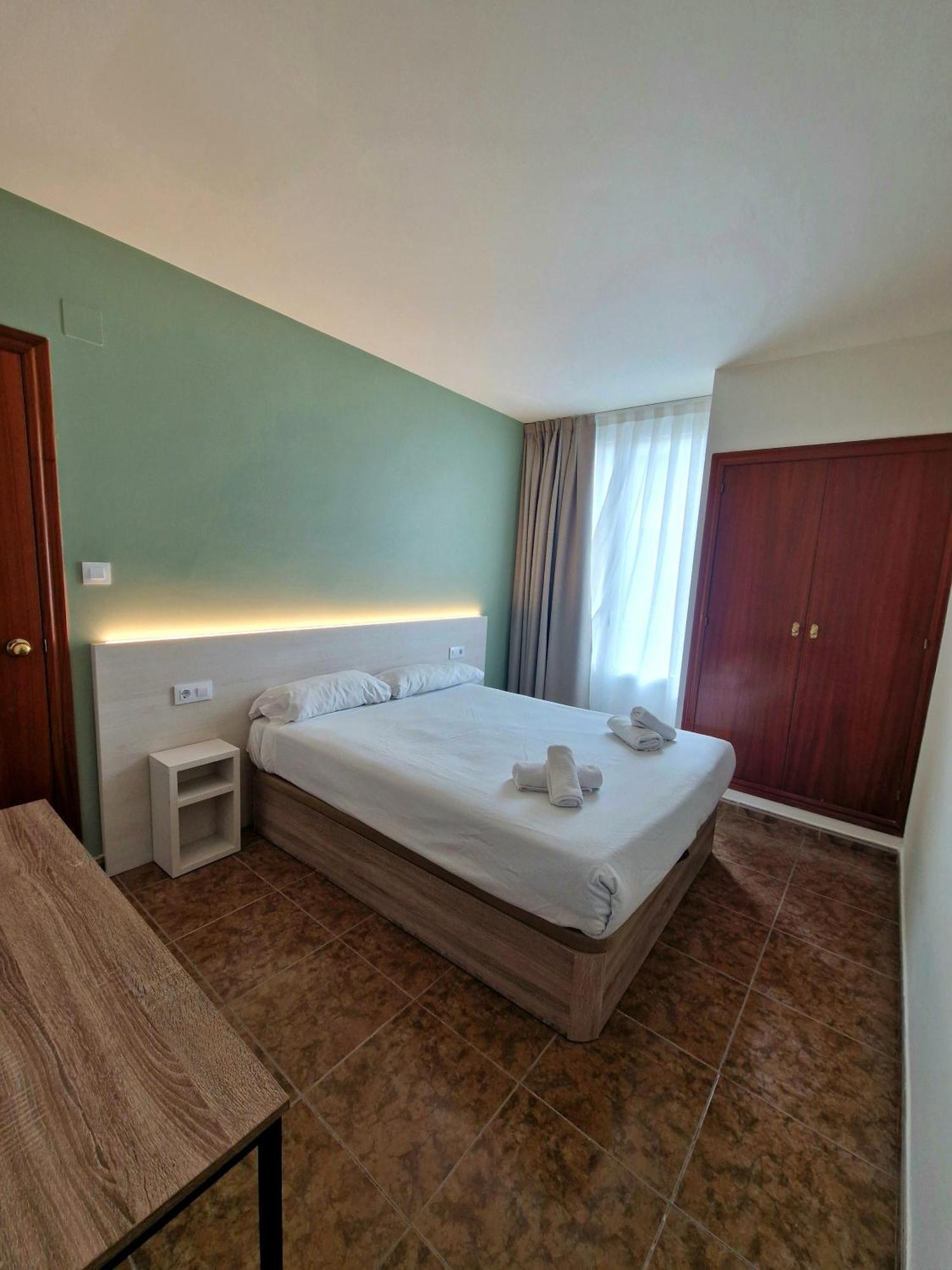 Hostal Rugaca Huesca Ngoại thất bức ảnh