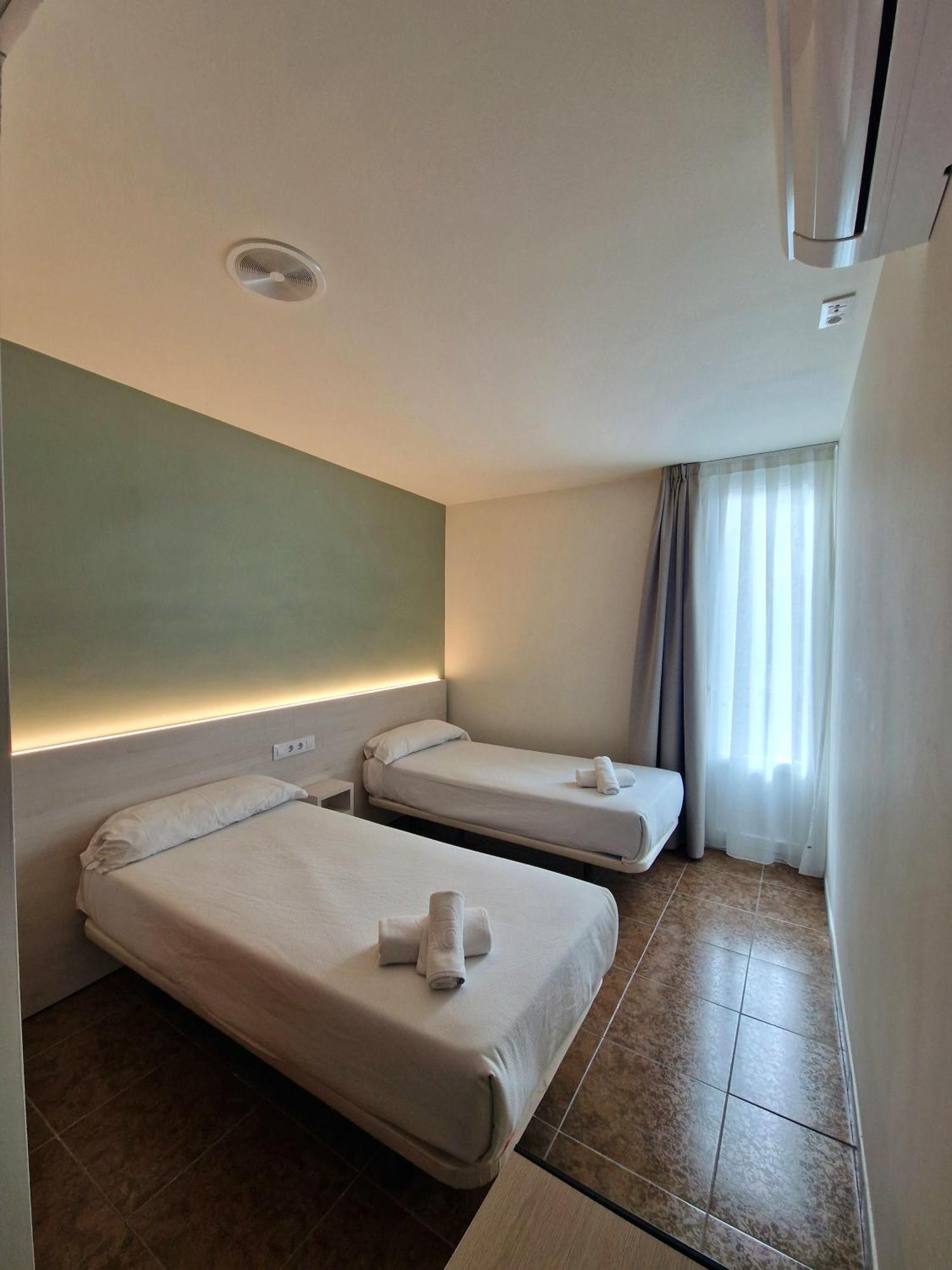 Hostal Rugaca Huesca Ngoại thất bức ảnh