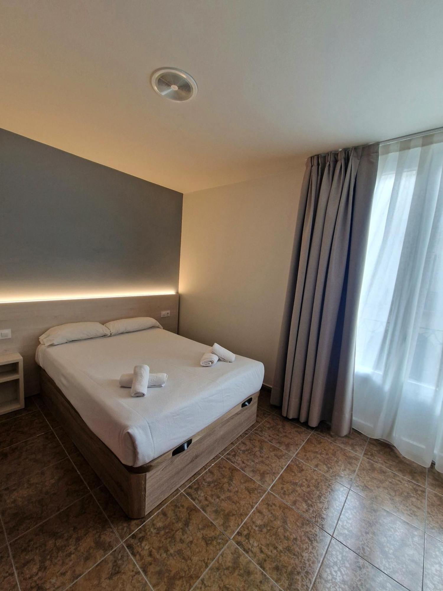 Hostal Rugaca Huesca Ngoại thất bức ảnh