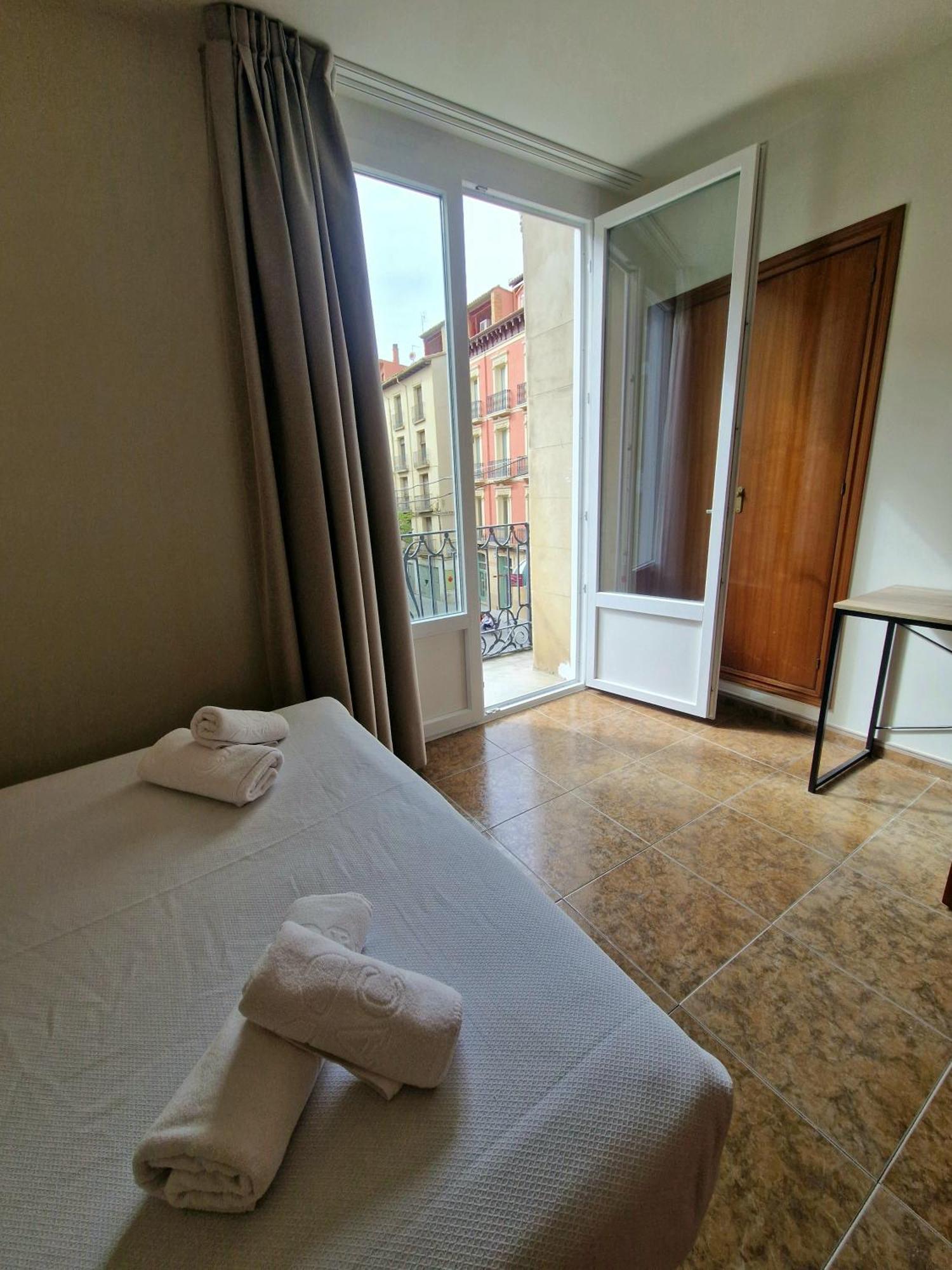 Hostal Rugaca Huesca Ngoại thất bức ảnh