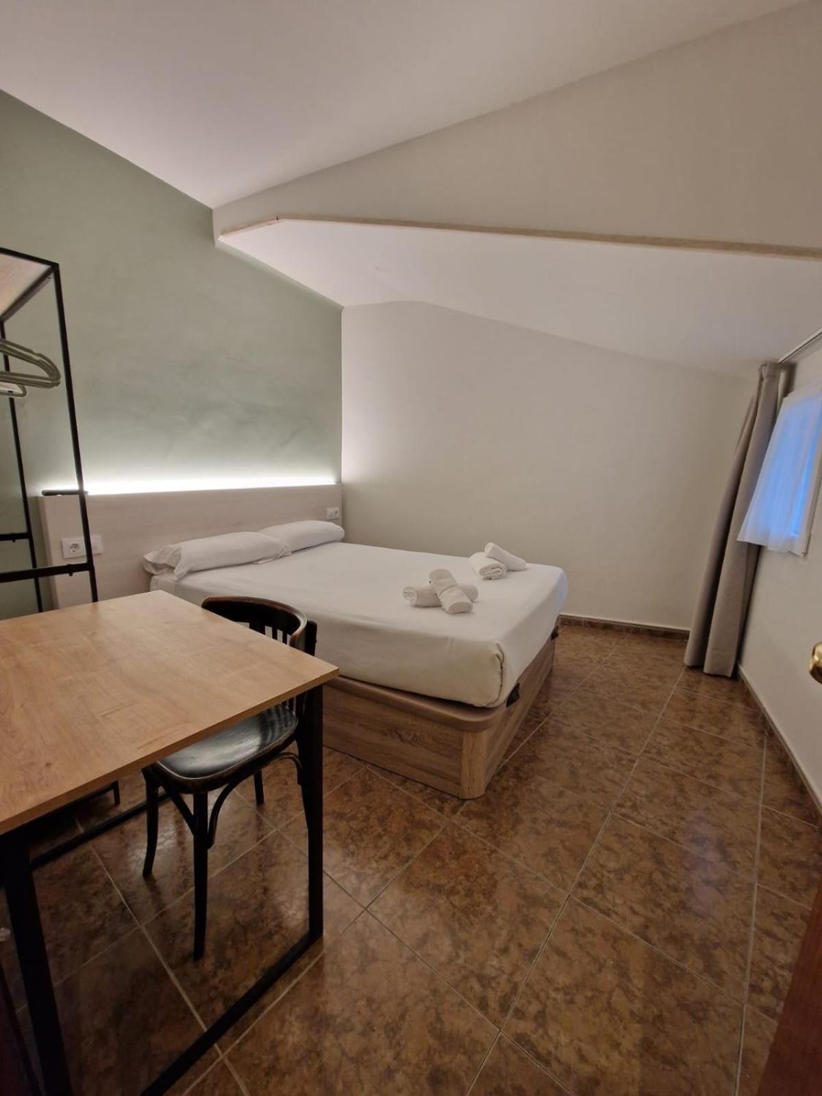 Hostal Rugaca Huesca Ngoại thất bức ảnh