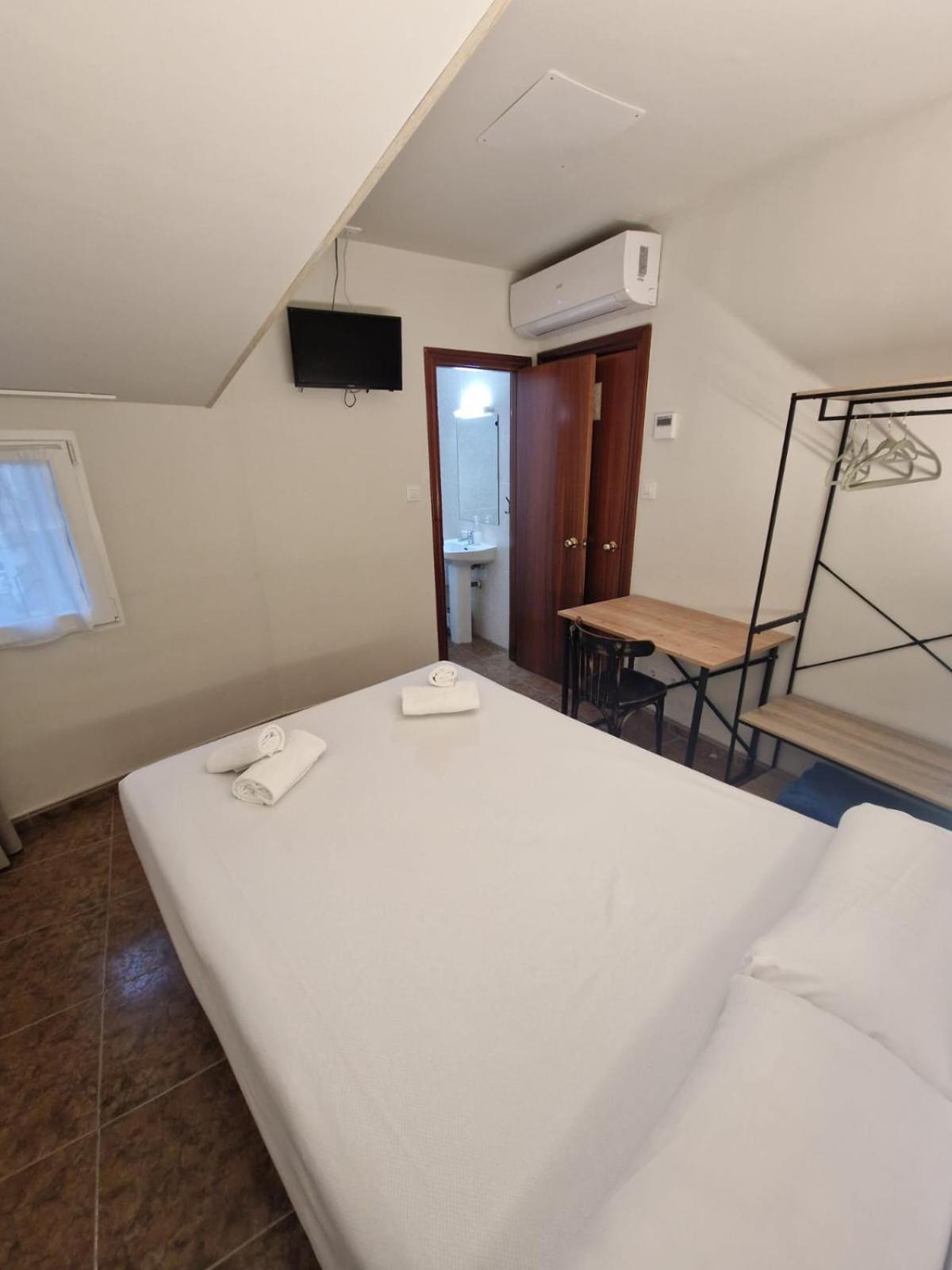 Hostal Rugaca Huesca Ngoại thất bức ảnh
