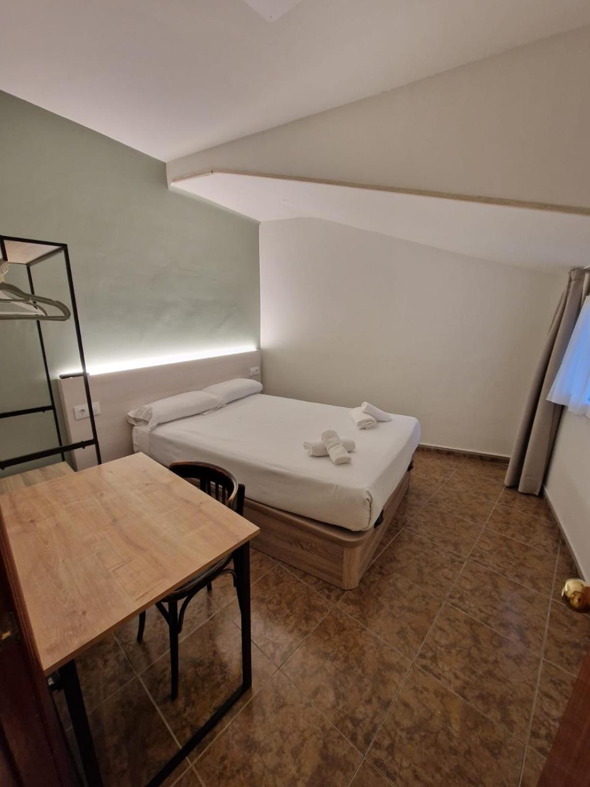 Hostal Rugaca Huesca Ngoại thất bức ảnh